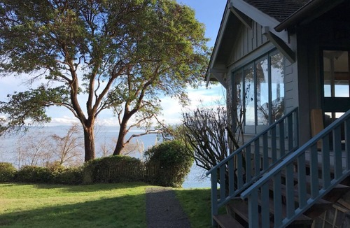 Vashon Island House | Vashon Craftsman Retreat with Mount Rainier view