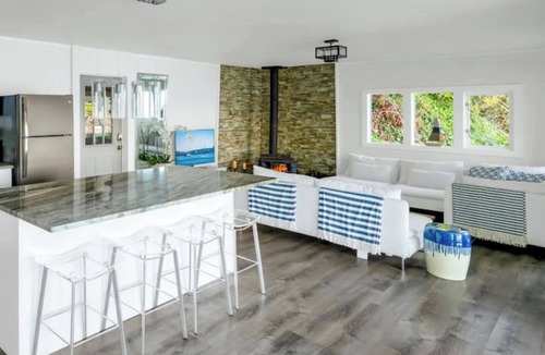 Vashon Island House | Vashon Modern Waterfront Retreat+Private Beach+BBQ+Firepit