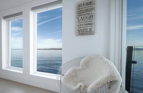 Vashon Island House | Vashon Modern Waterfront Retreat+Private Beach+BBQ+Firepit