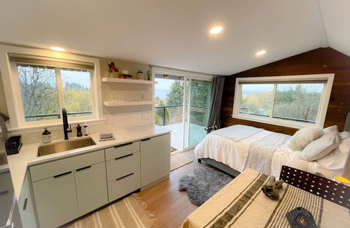 South Colby House | Vashon View Cottage - Vashon, WA