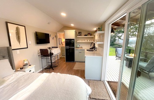 South Colby House | Vashon View Cottage - Vashon, WA