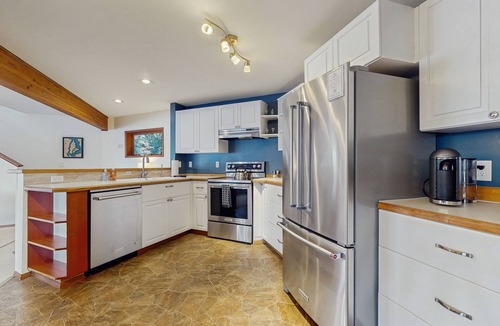 South Colby House | Vashon waterfront home with amazing views, beach, and gas firepit