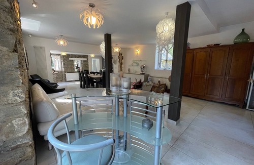 Cier-de-Luchon House | Vast contemporary residence with billiard table and blanéo bathtub