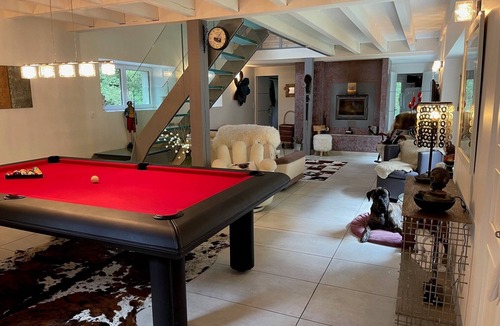 Cier-de-Luchon House | Vast contemporary residence with billiard table and blanéo bathtub