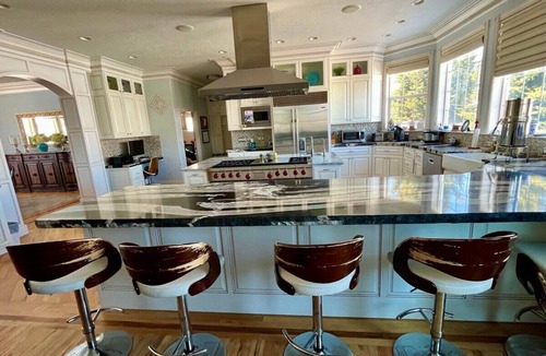 Inkom House | Vast Family Home- VIEWS, pool table, private!