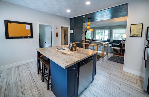 Newville House | Vast Lake Koshkonong Views from Pier, Deck, & Home
