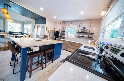 Newville House | Vast Lake Koshkonong Views from Pier, Deck, & Home