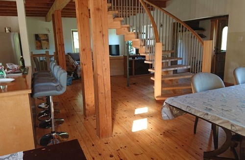 Stoneham-et-Tewkesbury Cottage | Vast open post and beam cottage CITQ 294676