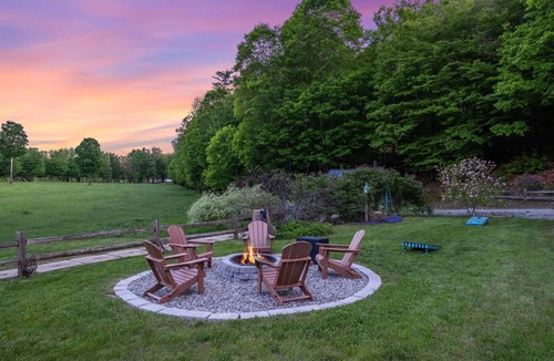 Campton House | Vast Riverfront Resort - White Mountains Getaway