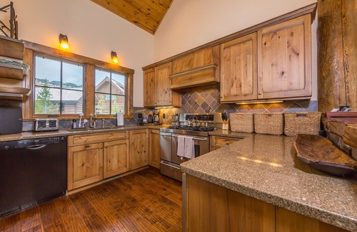 Spanish Peaks Ski Chalet | Vast Ski In/Ski Out Big Sky Chalet