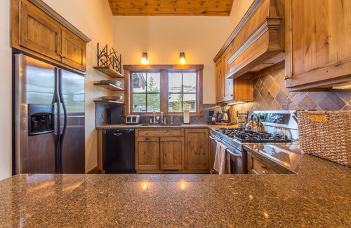 Spanish Peaks Ski Chalet | Vast Ski In/Ski Out Big Sky Chalet