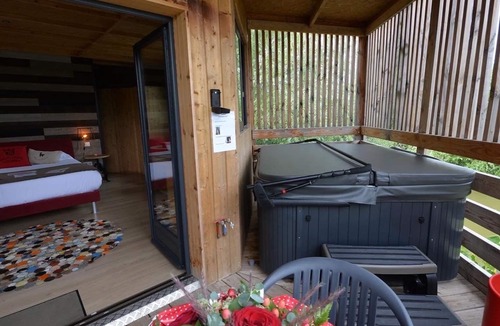 Chablis Cabin | Vaudésir perched cabin with private spa