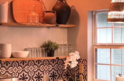 Leisure Land House | Vaughn Lakeview cottage