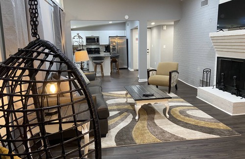 Clemson House | Vaulted Ceilings & Accent Windows-1 mile from CU