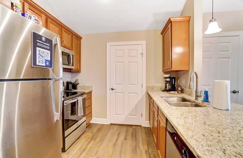 Westerville Apartment | Vaulted Polaris Loft | Balcony | Easy Free Parking