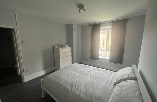 Oval Apartment | Vauxhall Central Room 3