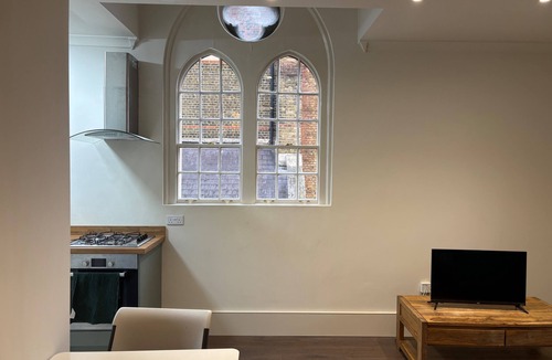 Bishop's Apartment | Vauxhall Victorian Building Sleeps 3