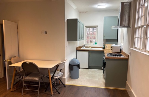 Bishop's Apartment | Vauxhall Victorian Building Sleeps 3