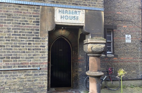 Bishop's Apartment | Vauxhall Victorian Building Sleeps 3