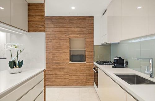 Jumeirah Lake Towers Apartment | VayK - Luxurious 1BR in JLT with Premium Amenities