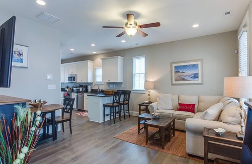 Northeast Virginia Beach House | VB Townhouse 2BR Pet‑Friendly Short Walk to Beach & Boardwalk (406B)