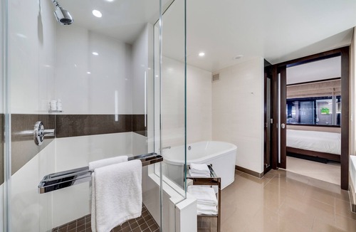 Las Vegas Strip Resort | Vdara Fountain View Studio by Jet Luxury