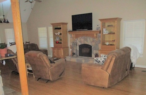 Broaddus House | Veach Getaway