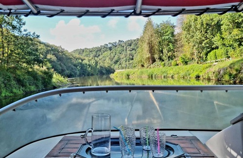 Bourg-des-Comptes Boat Rental | Vedette de Prestige