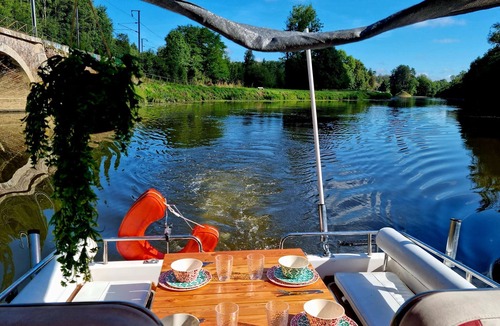 Bourg-des-Comptes Boat Rental | Vedette de Prestige