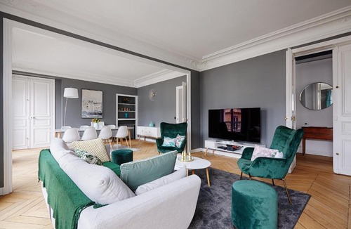 Auteuil Apartment | Veeve - Emerald Exuberance