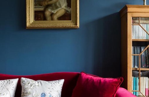 17th Arrondissement Apartment | Veeve - Opulent Blues in Batignolles