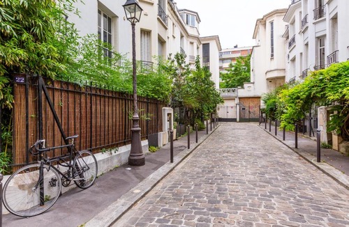 Quartier du Petit-Montrouge Apartment | Veeve - Retro Chic in Petit Montrouge