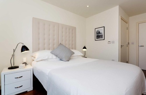 Wandsworth Apartment | Veeve - Riverbank flat