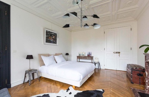 17th Arrondissement Apartment | Veeve - Sophistication by Square de Batignolles