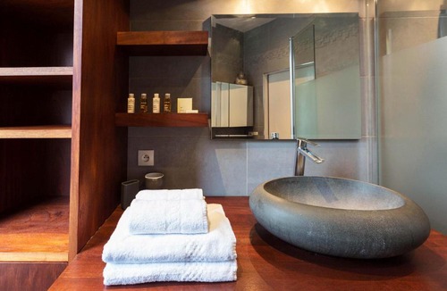17th Arrondissement Apartment | Veeve - Sophistication by Square de Batignolles