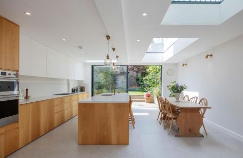 Oval House | Veeve - The Oval House