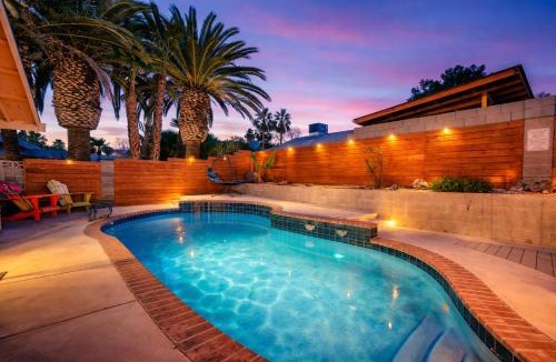 Green Valley North House | Vegas 4BR w Heated Pool, Pool Table, Dog Friendly