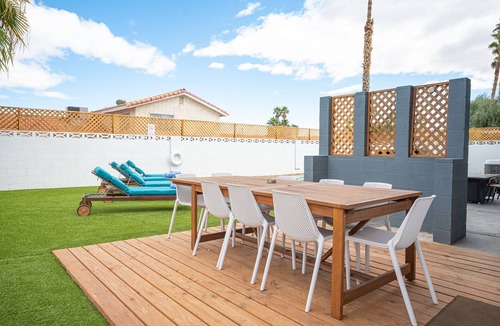 Paradise House | Vegas Luxe- 6BR & 3 BT pool/spa/bbq/golf<10min to Strip, Airport, Stadium & More