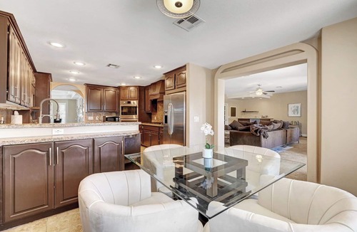 Spring Valley Villa | Vegas Mansion - Pool, Spa, Gym - 12 mins to Strip
