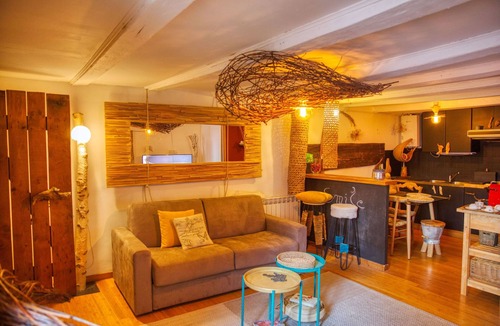 Annecy Old Town Apartment | Vegetal Cocoon in the heart of the city of Annecy