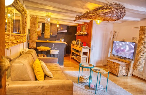 Annecy Old Town Apartment | Vegetal Cocoon in the heart of the city of Annecy