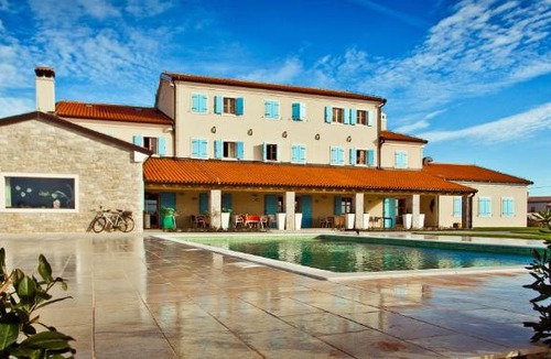 Sisan Hotel | VELANERA Hotel & Restaurant
