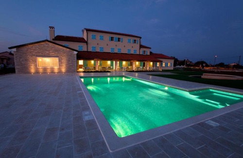 Sisan Hotel | VELANERA Hotel & Restaurant