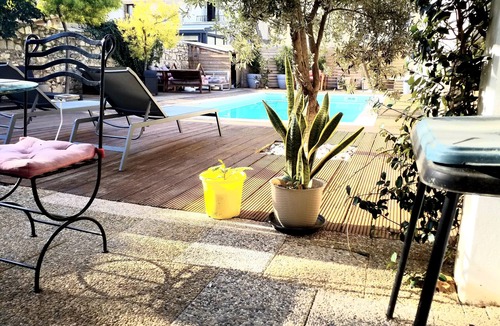 Sainte-Marguerite Villa | Velodrome Gite Avec Piscine : 3 Logements/13 Personnes