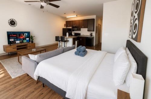 Five Points South Apartment | Velvet King Studio Urban Escape A21 1st