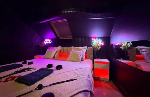 Souppes-sur-Loing Apartment | Velvet room balneo