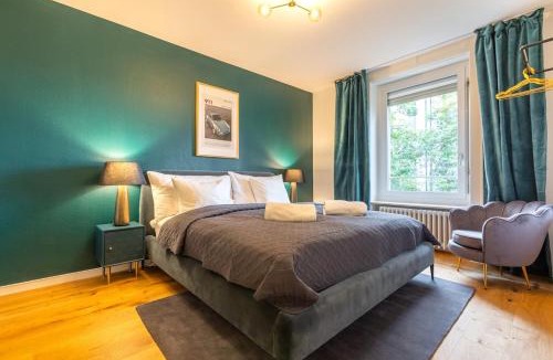 District 6 Apartment | Velvet Suite 3 King Beds & Terrace Zürich HB