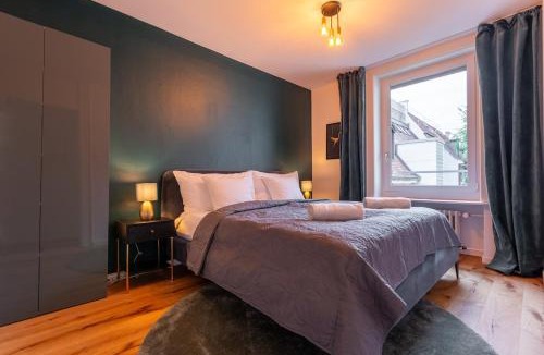 District 6 Apartment | Velvet Suite 3 King Beds & Terrace Zürich HB