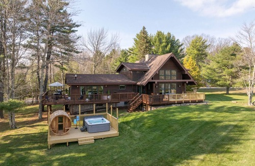 Windham Ski Chalet | Velvet Timber Haus | HotTub, Sauna, Firepit, Games