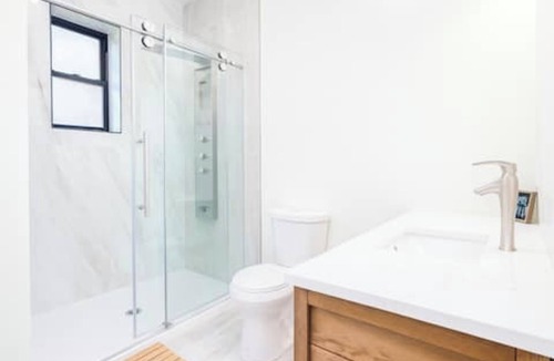 Jersey City Apartment | Velvet Winter Skyline | Boho 2BR 15 Min To NYC